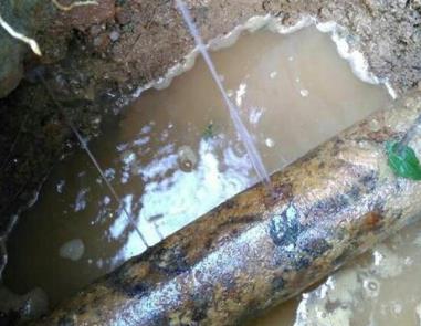 陇西楼顶渗水维修公司分享下地暖漏水的原因及检测方法。